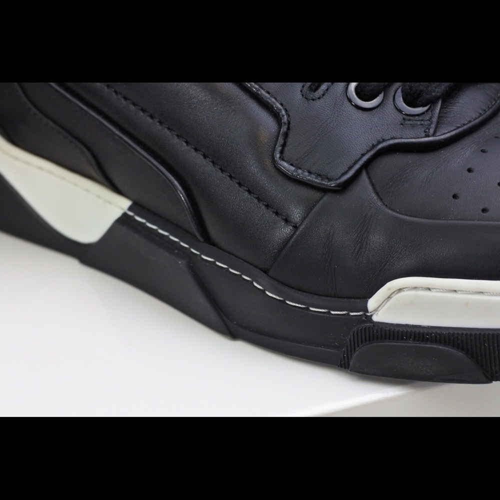 Givenchy
Tyson Star High-Top Sneaker 43 - Picture 7 of 8